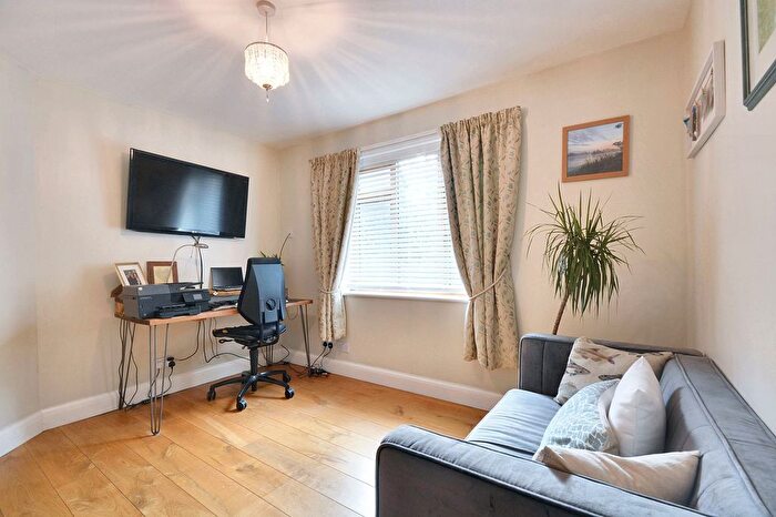 4 Bedroom Detached House For Sale In Canterbury Road, Kennington, TN25