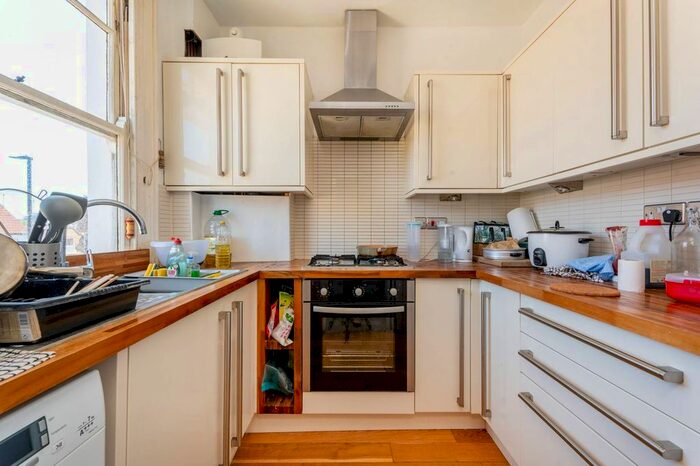 2 Bedroom Flat To Rent In Lynton Road, Acton, London, W3
