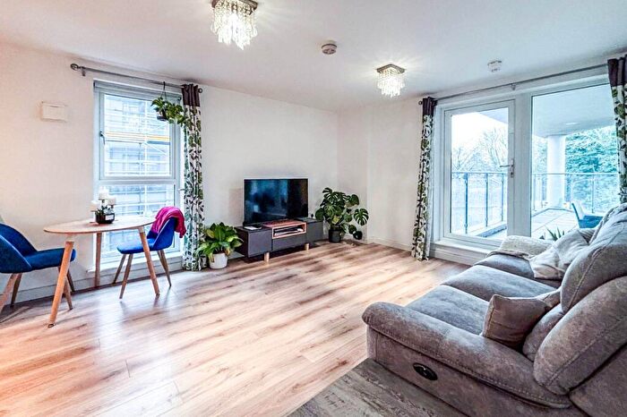 2 Bedroom Flat For Sale In Guildford Road, Woking, GU22