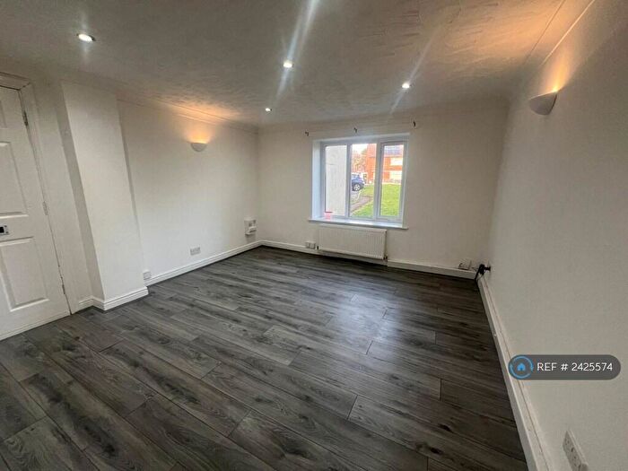 3 Bedroom Flat To Rent In Elysian Fields, Salford, M6