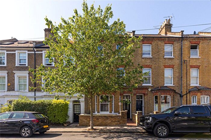 2 Bedroom Flat For Sale In Disraeli Road, London, SW15