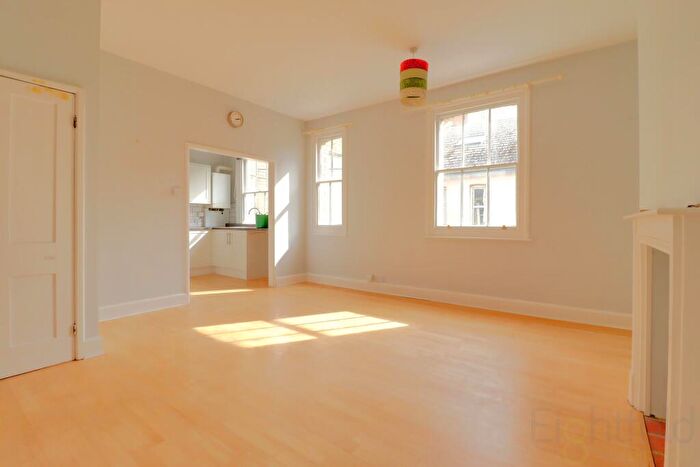 4 Bedroom Maisonette To Rent In Kings Mews, Hove, BN3