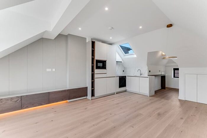 2 Bedroom Flat To Rent In Hamsptead Gardens, Hampstead Garden Suburb, NW11