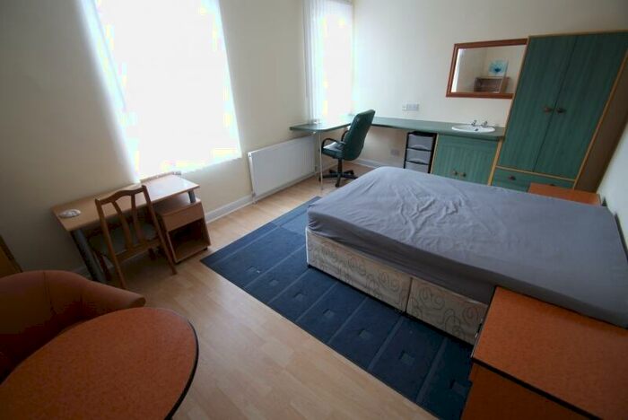 4 Bedroom Terraced House To Rent In Harold Grove, Hyde Park, Leeds, LS6