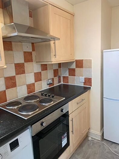 3 Bedroom Flat To Rent In Mill Gardens, - Mill Street, Luton, LU1