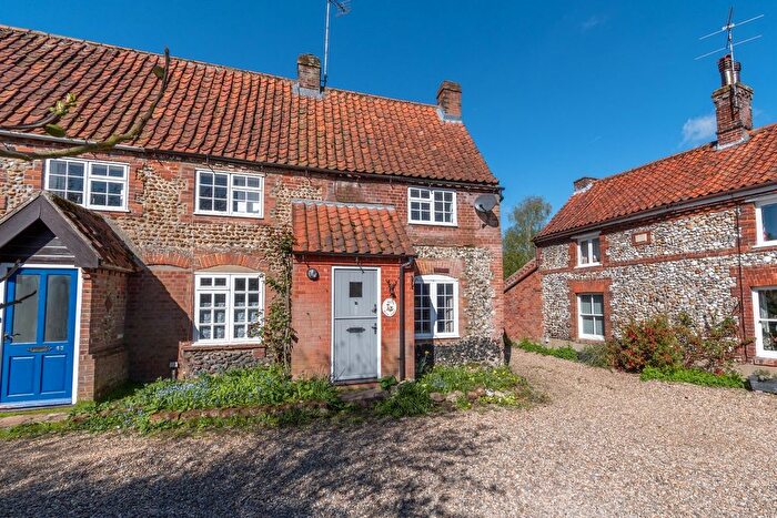 4 Bedroom Semi Detached House For Sale In Buck Yard, Helhoughton, NR21