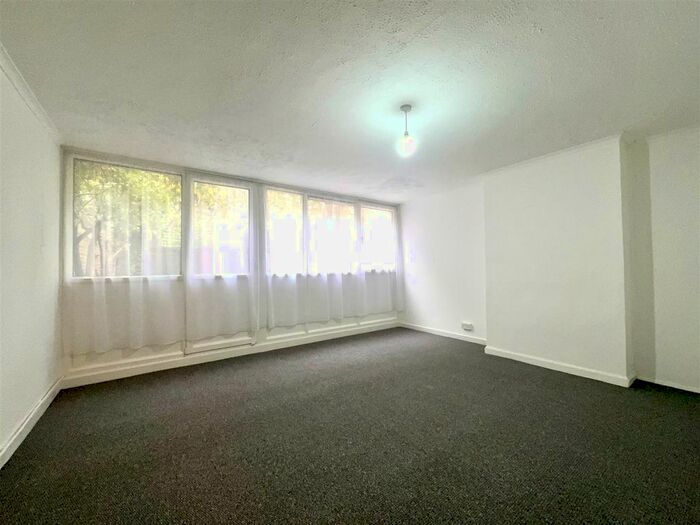 3 Bedroom Flat To Rent In Dorset Road, London, SW8