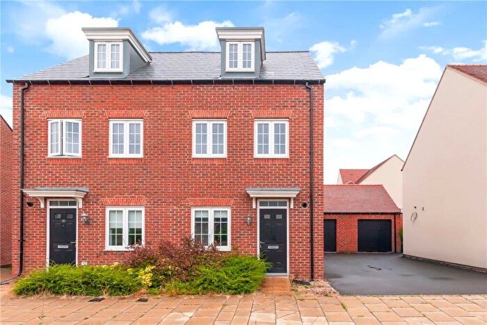3 Bedroom Semi-Detached House To Rent In Wincanton Road, Bicester, Oxfordshire, OX26