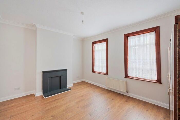 4 Bedroom Property To Rent In Ravenswood Road, Balham, London, SW12