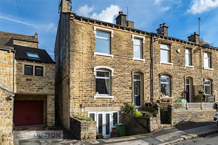 3 Bedroom End Of Terrace House For Sale In Thirstin Road, Honley, Holmfirth, West Yorkshire, HD9
