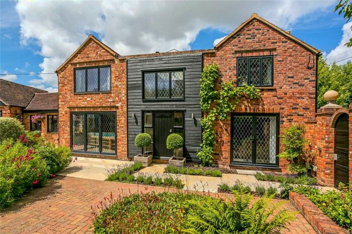 5 Bedroom Detached House For Sale In Howe Lane, White Waltham, Maidenhead, SL6