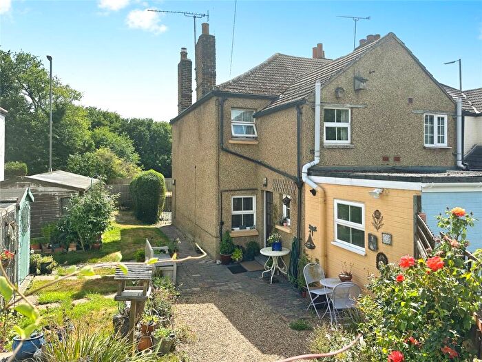 3 Bedroom End Of Terrace House For Sale In Bath Road, Taplow, Maidenhead, SL6