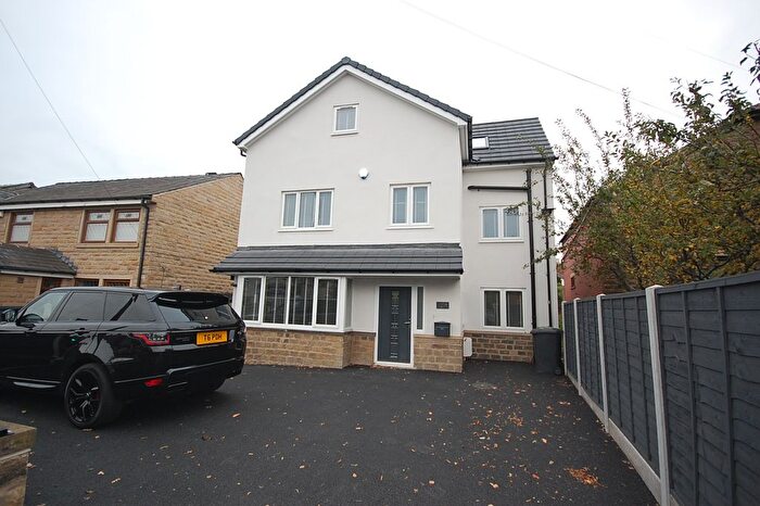 6 Bedroom Detached House To Rent In Wakefield Road, Huddersfield, HD5