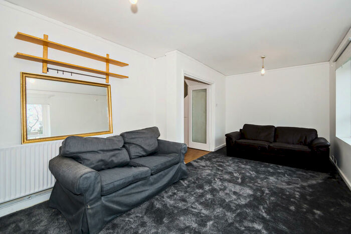 3 Bedroom Apartment To Rent In Frampton Park Road, Hackney, E9