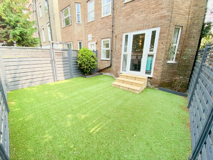 1 Bedroom Apartment To Rent In Eaton Gardens, Hove, BN3