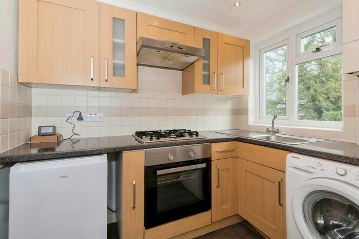 1 Bedroom Flat To Rent In Weston Lane, Southampton, SO19