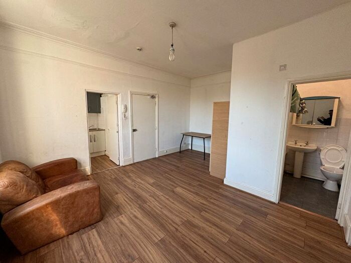 1 Bedroom Studio To Rent In St. Stephens Road, Hounslow, TW3