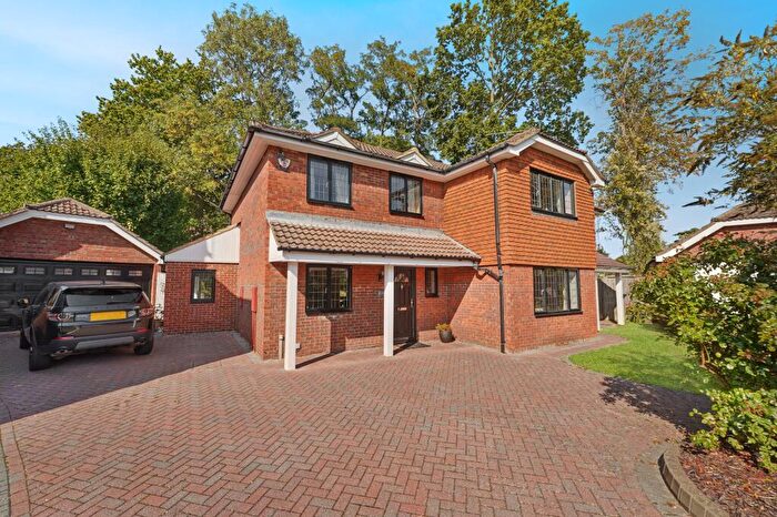 4 Bedroom Detached House To Rent In High Grove, BR1