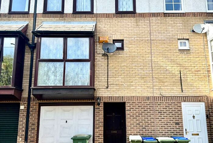 4 Bedroom Flat To Rent In Watersmeet Way, London, SE28