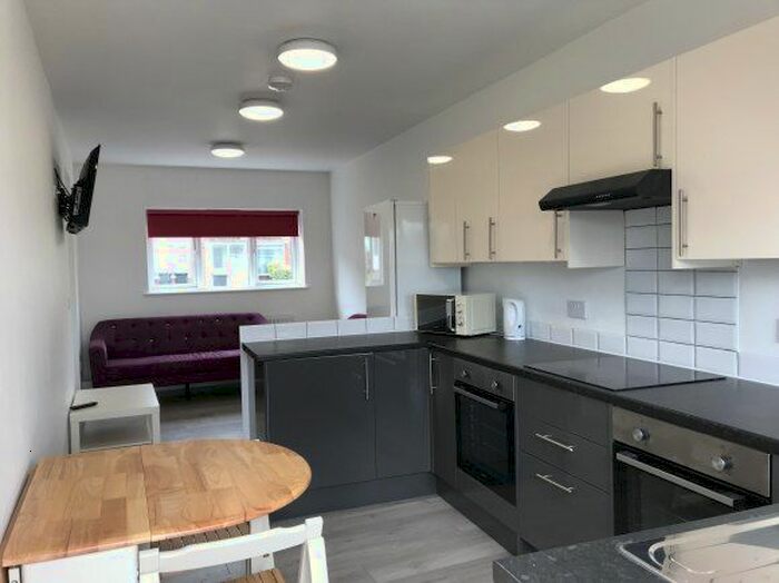 6 Bedroom Semi-Detached House To Rent In Crossways, Canterbury, Kent, CT2