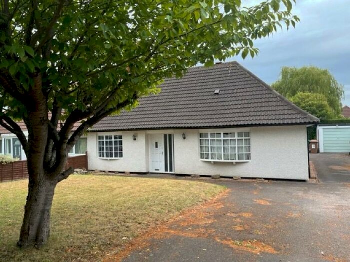 2 Bedroom Bungalow To Rent In Middleton Boulevard, Wollaton, Nottingham, Nottinghamshire, NG8