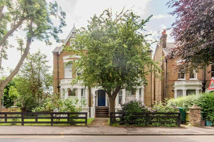 2 Bedroom Flat To Rent In Worple Road, Wimbledon, London, SW20