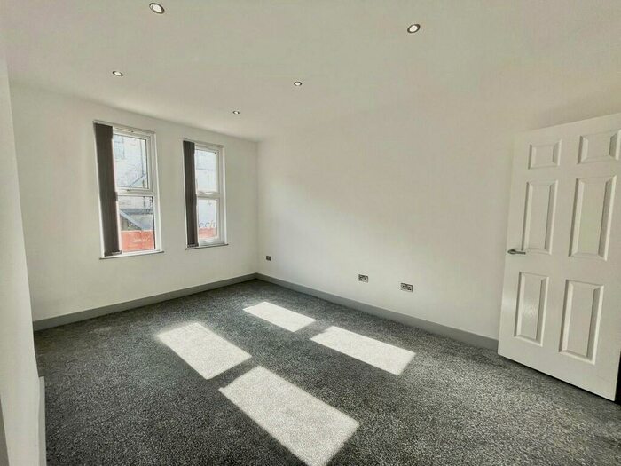 2 Bedroom Apartment To Rent In Harehills Avenue, Leeds, LS8