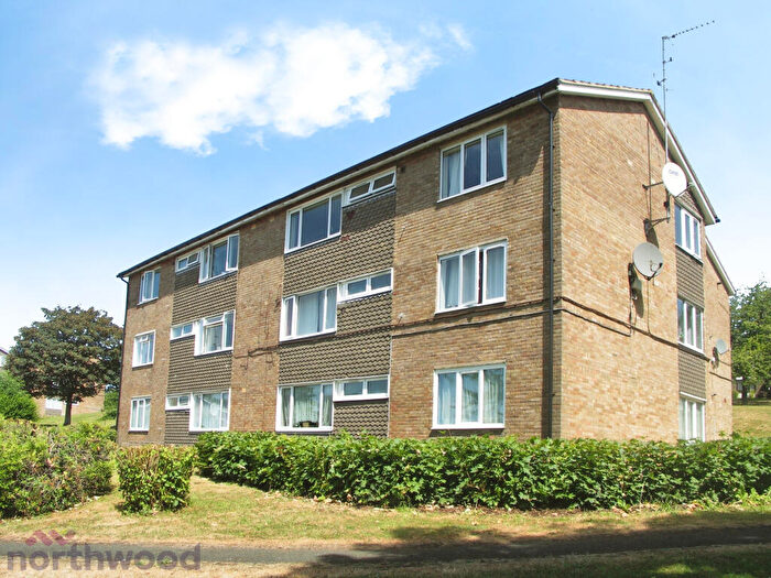 2 Bedroom Flat To Rent In The Pastures, High Wycombe, HP13
