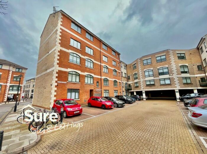 1 Bedroom Apartment To Rent In Clifton Court, Corner Hall, Hemel Hempstead, Hertfordshire, HP3