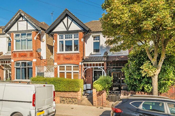 2 Bedroom Maisonette For Sale In Pendle Road, Streatham, SW16