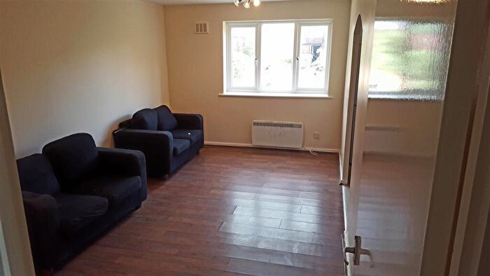 1 Bedroom Apartment To Rent In Springwood Crescent, Edgware, HA8