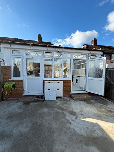 Studio To Rent In Longhill Road, London, SE6