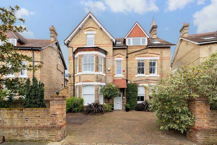 3 Bedroom Flat To Rent In Warwick Road, London, W5