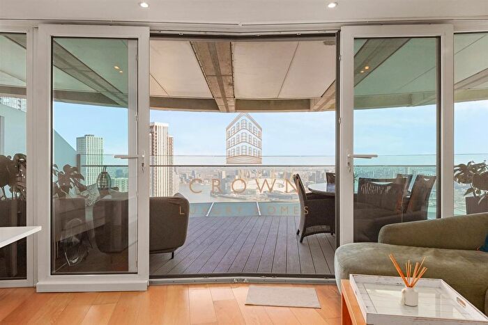 2 Bedroom Flat To Rent In Arena Tower, Canary Wharf, E14