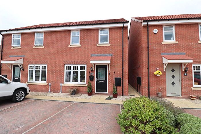 3 Bedroom Semi-detached House For Sale In Frear Close, Pocklington, York, YO42