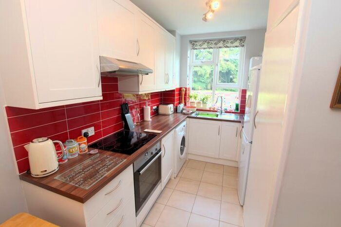 1 Bedroom Flat To Rent In Addlestone, KT15