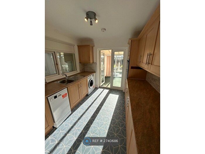 4 Bedroom Semi-Detached House To Rent In Brangwyn Grove, Bristol, BS7