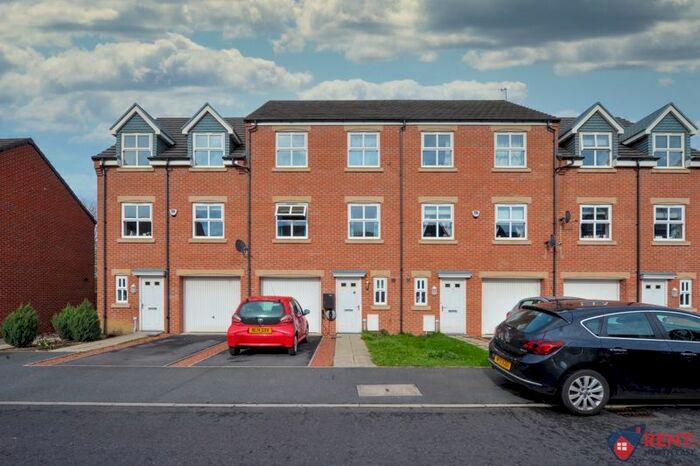 4 Bedroom Semi-Detached House To Rent In Bishops Park Road, Gateshead, NE8