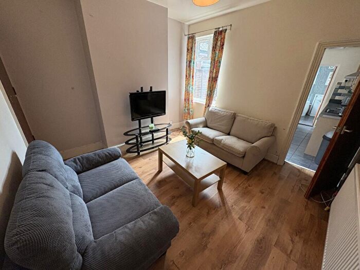 4 Bedroom House To Rent In Tiverton Road, Selly Oak, Birmingham, West Midlands, B29