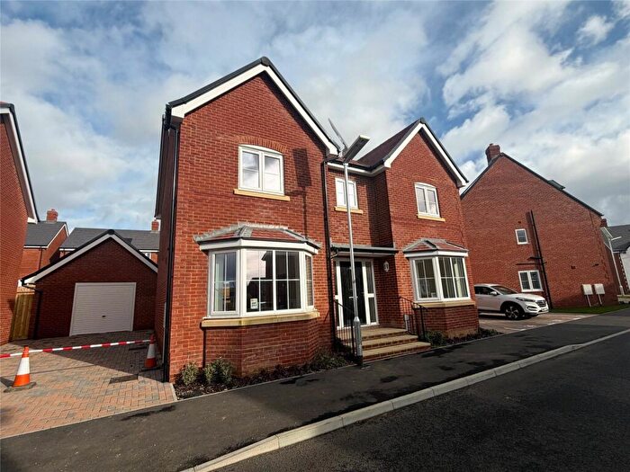 4 Bedroom Detached House For Sale In Selborne Park, Thistledown Road, Alton, GU34