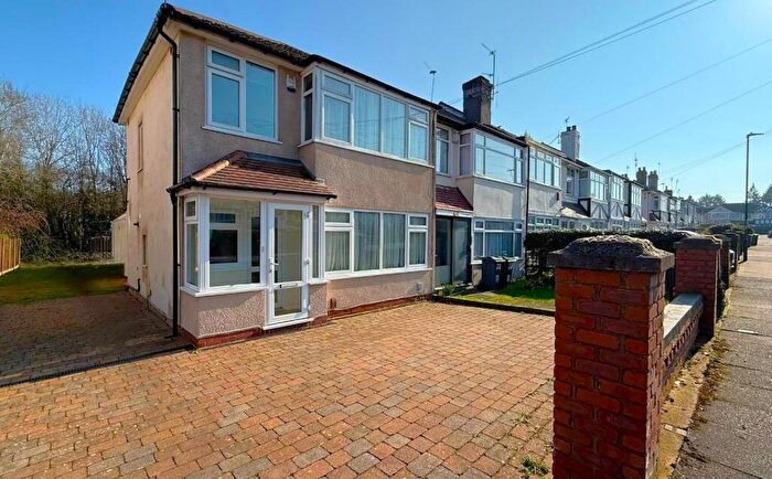 3 Bedroom End Of Terrace House For Sale In Old Oak Road, Kings Norton, Birmingham, B38