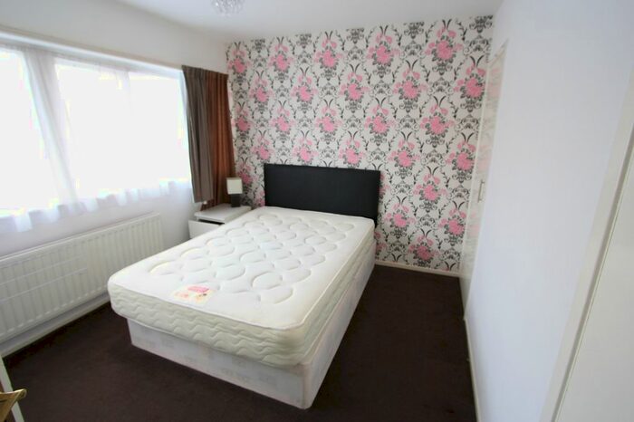 2 Bedroom Flat To Rent In Priestley Road, Mitcham, CR4