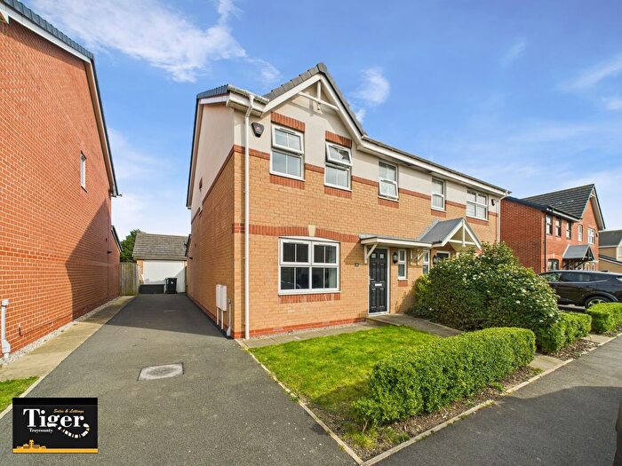 3 Bedroom Semi-Detached House To Rent In Holly Wood Way, Blackpool, FY4