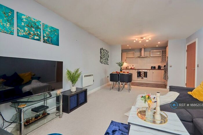 2 Bedroom Flat To Rent In Montgomery Avenue, Leeds, LS16