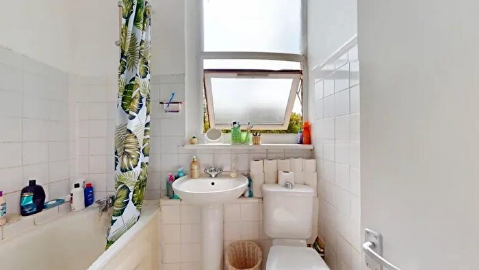 3 Bedroom Flat To Rent In London Rd, Isleworth, TW7