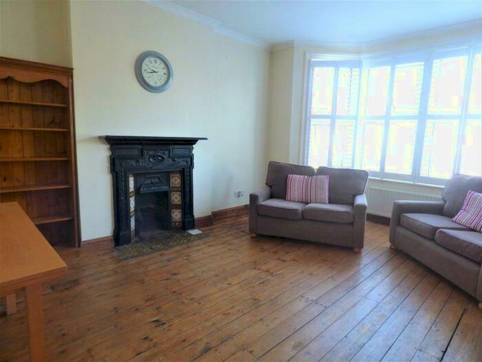 2 Bedroom Flat To Rent In Red Post Hill, SE24