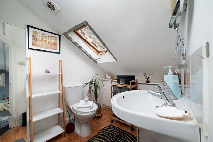 1 Bedroom Flat To Rent In Killyon Terrace, London, SW8