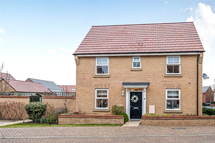 3 Bedroom Detached House For Sale In Selby Gardens, Eagle Farm South, Milton Keynes, Buckinghamshire, MK17