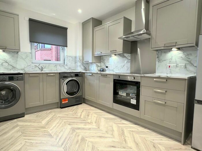 3 Bedroom Flat To Rent In Mote Hill, Hamilton, ML3