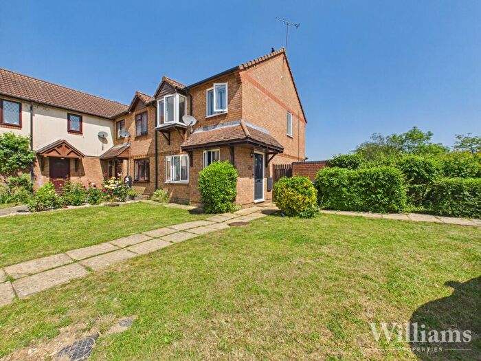 3 Bedroom Terraced House For Sale In Rickard Close, Aylesbury, HP21